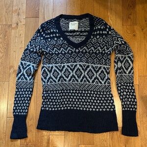 Abercrombie & Fitch Navy and White V-Neck Sweater